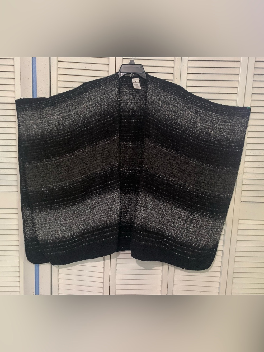 Woolrich Black and Gray Open-Front Knit Poncho Cape One Size - Picture 2 of 7